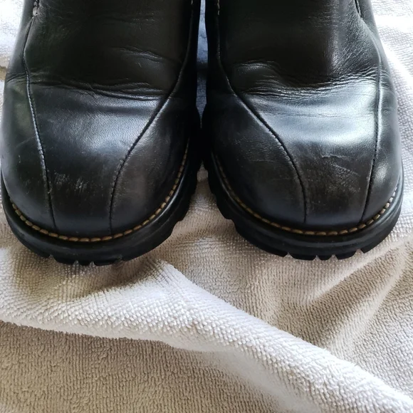 UGG Black Flats with Cozy Furry Lining - Picture 6 of 11